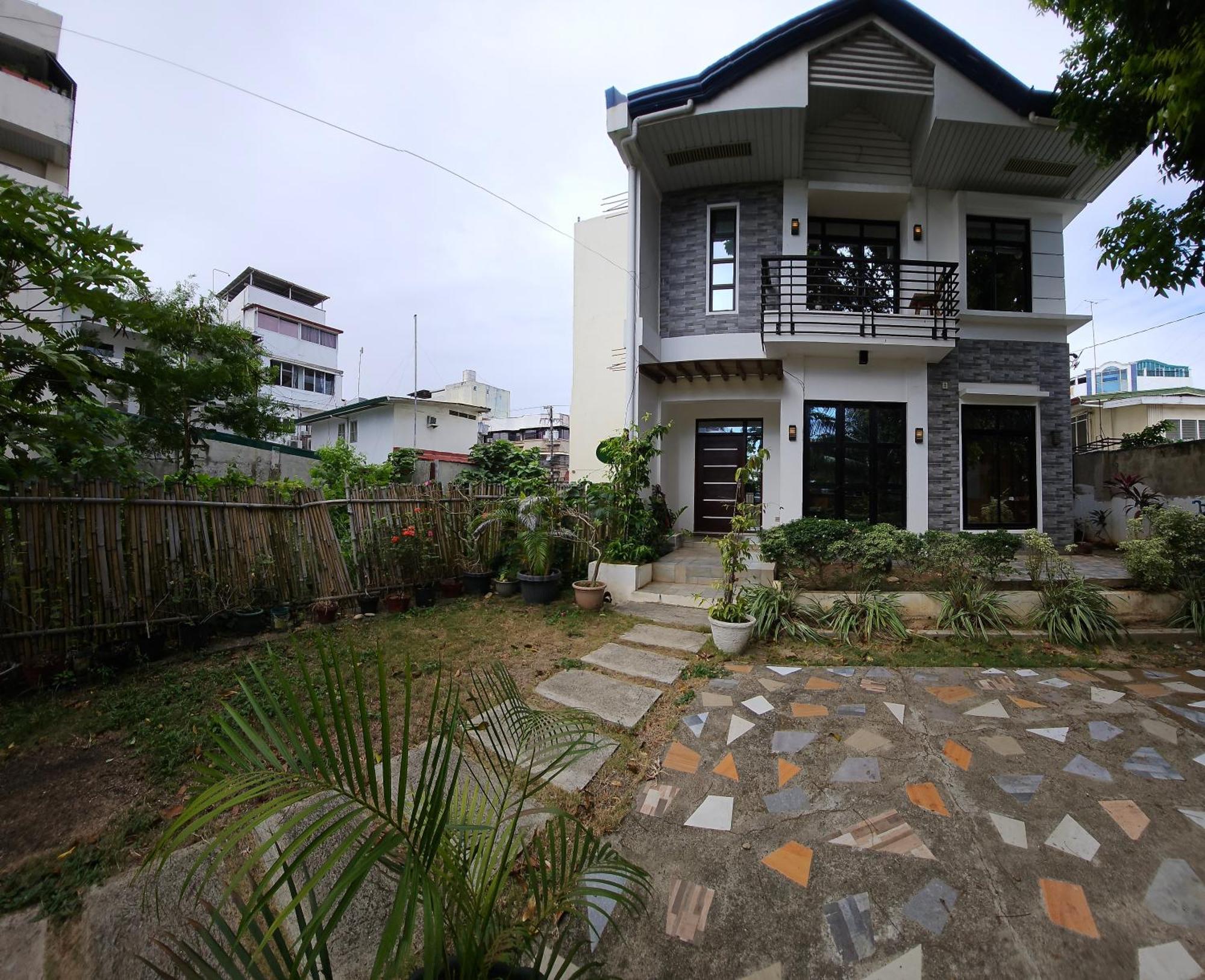 Andrew N Sophia'S Guest House Puerto Princesa Exterior photo